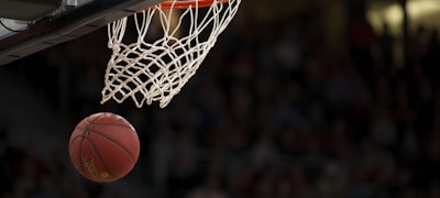 足球比赛精彩射门瞬间高清图片